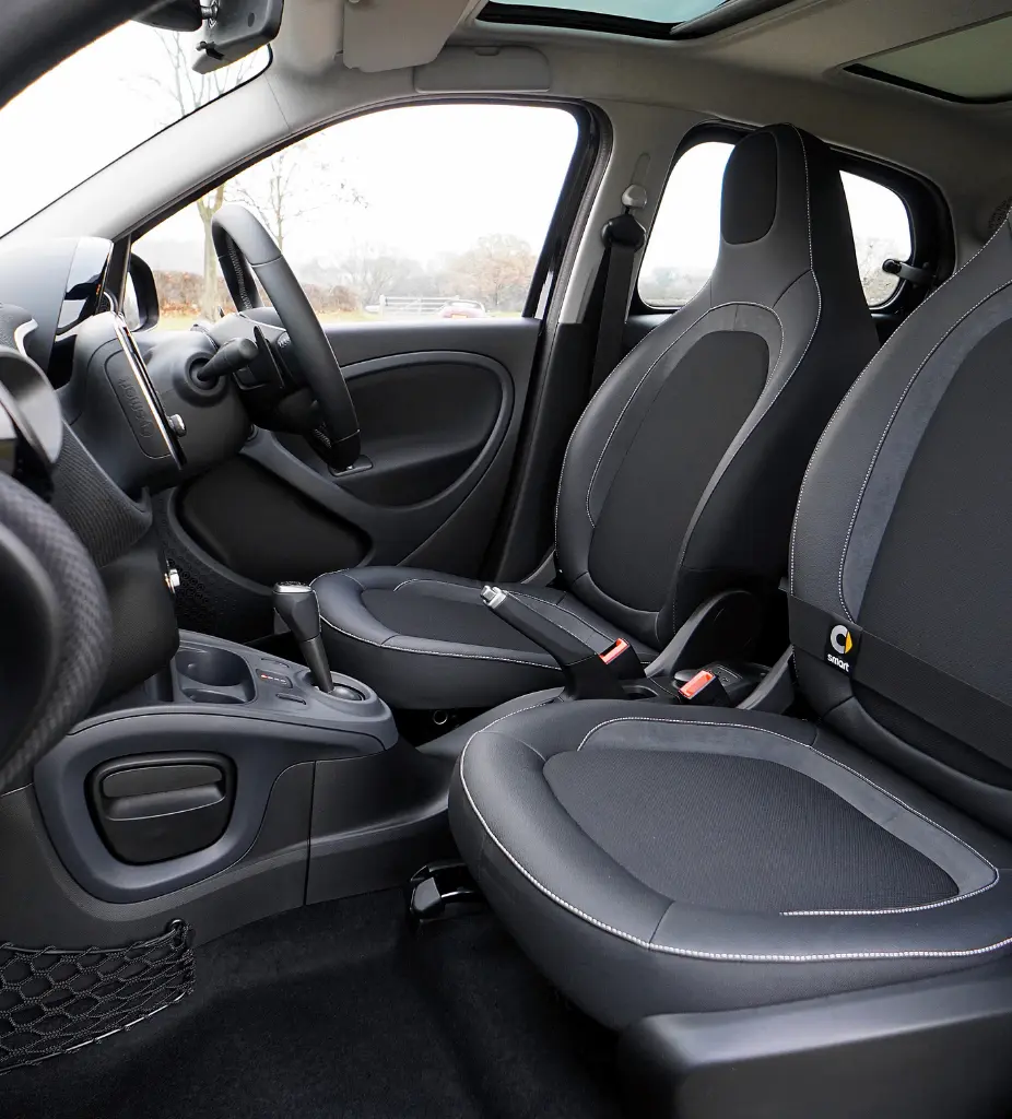 Lederen Autostoelen Reinigen Groningen door DELUXE AUTO’S